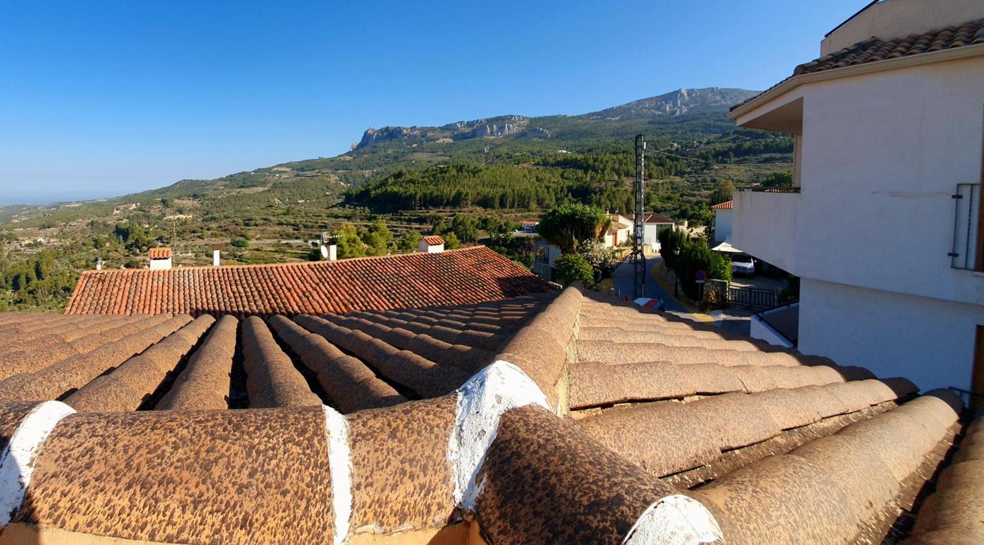 Atico Rooftop With 360º Views And Art * Guadalest